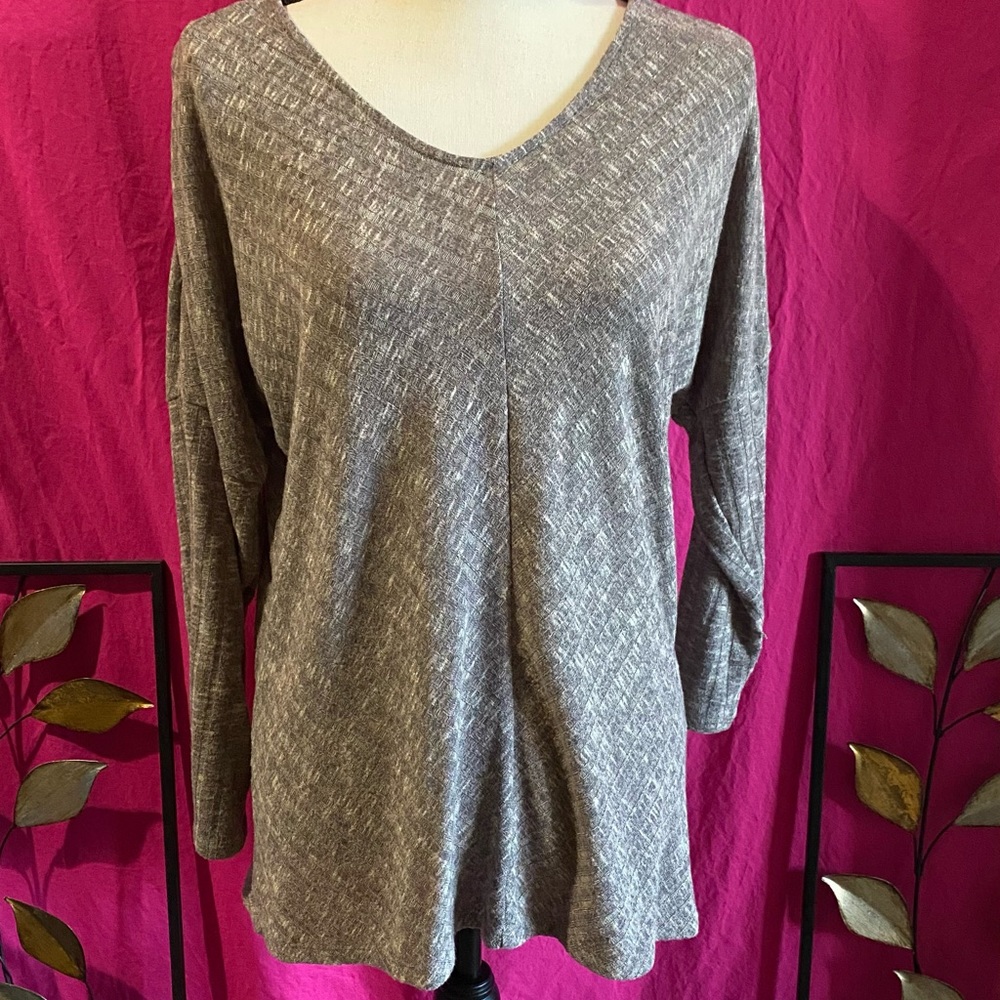 ♥️❄️NWOT Woman’s Long Sleeve Lightweight Sweater L